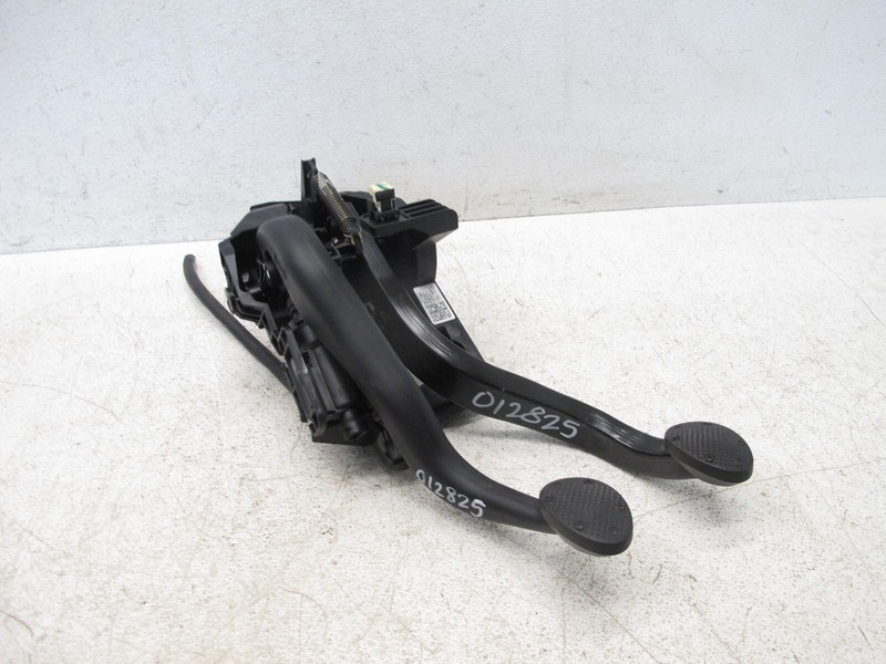 14-19 MINI COOPER S F55 F56 F57 MANUAL CLUTCH BRAKE PEDAL MOUNT BRACKET OEM 0128