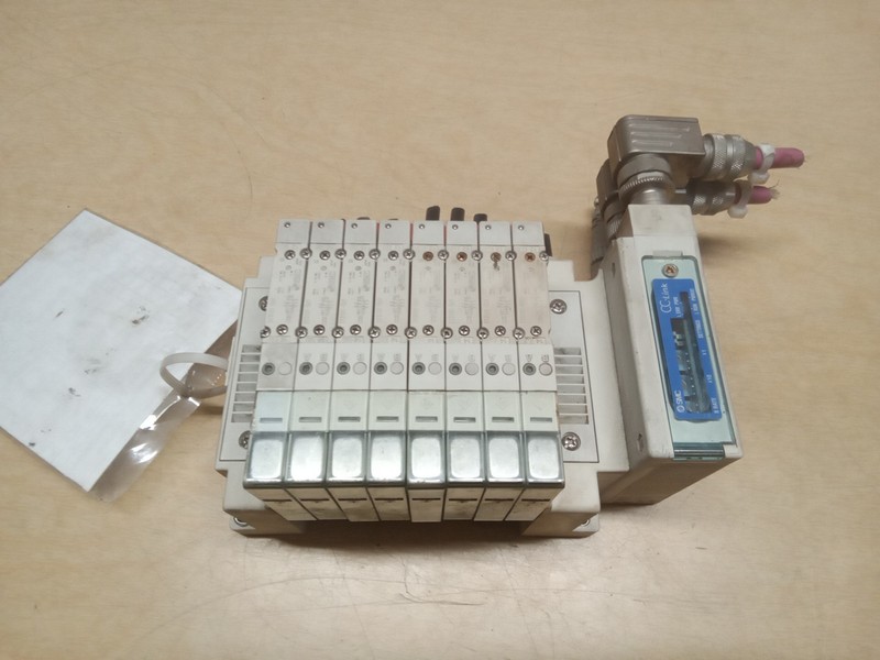 SMC SS5Y31-E4R059 8 Station Block W/ (8) SY3101-5U1 Solenoid Valves & EX260-SMJ1