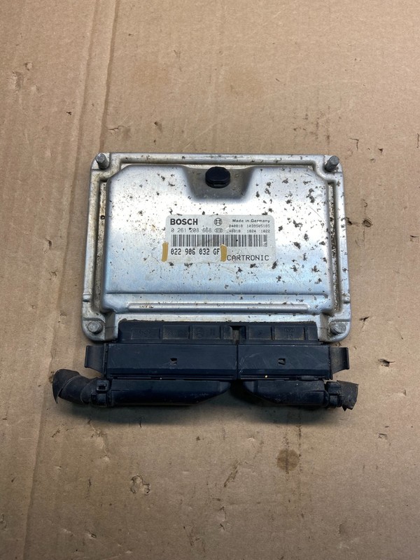 2005 2006 Porsche Cayenne Engine Computer Module ECM ECU AE2310 DW