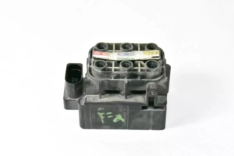 06-20 Mercedes X164 ML500 S63 Airmatic Air Pneumatic Suspension Valve Block OEM
