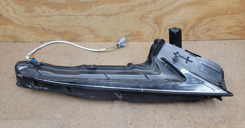 2017 2018 2019 2020 LEXUS IS350 LED FOG LIGHT RIGHT PASSENGER Daytime OEM