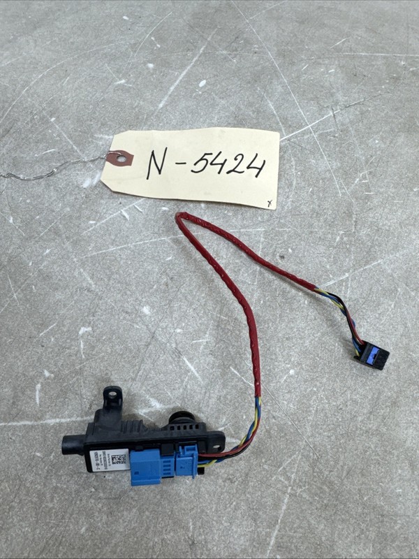 17-19 TESLA MODEL 3 LH DRIVER SIDE B PILLAR EXTERIOR CAMERA 1092978-00 5424 B136