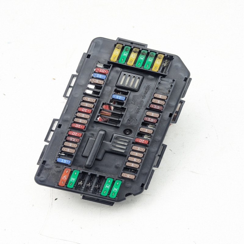 2016-2018 BMW 330I - Front Power Distribution / FUSE BOX 9389068 OEM