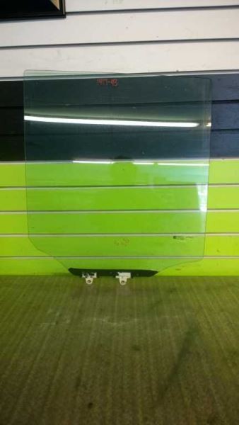02 SATURN VUE 3.0L AT PASSENGER RIGHT REAR WINDOW DOOR GLASS OEM 1417-43