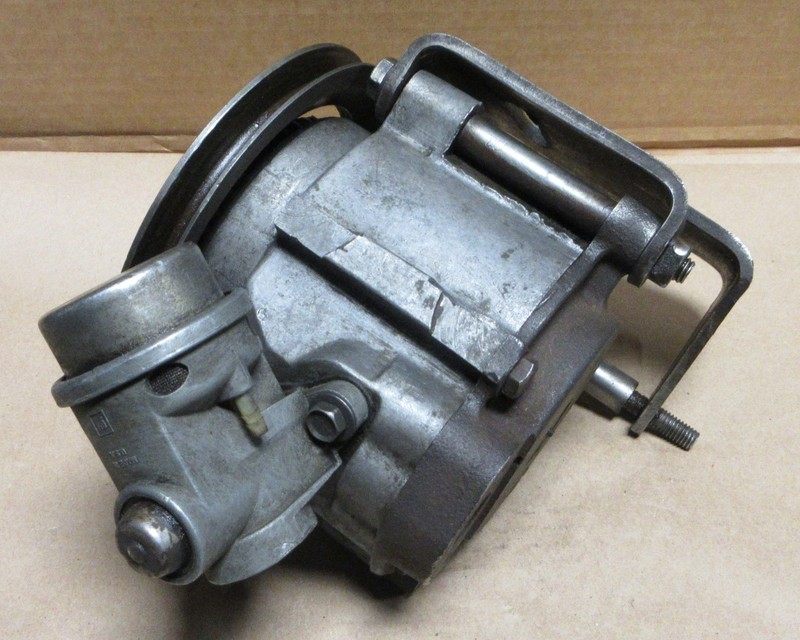 USED 1970-1981 GM CHEVROLET SMOG AIR PUMP 7817872 W/ PULLEY AND BRACKET