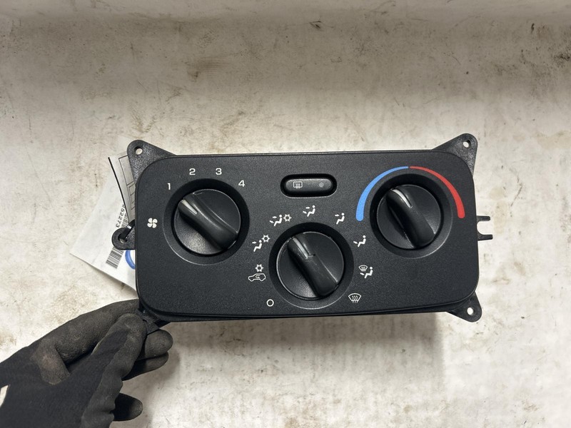 2004 JEEP LIBERTY Heat AC Controller w/AC 55037533AD OEM 04 05 06