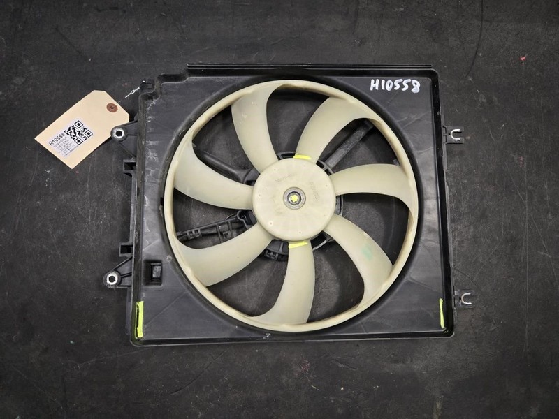 A/C Condenser Fan Motor w/ Shroud 2019 Honda CR-V 38616-68A-A01 2017 2018 - 2022