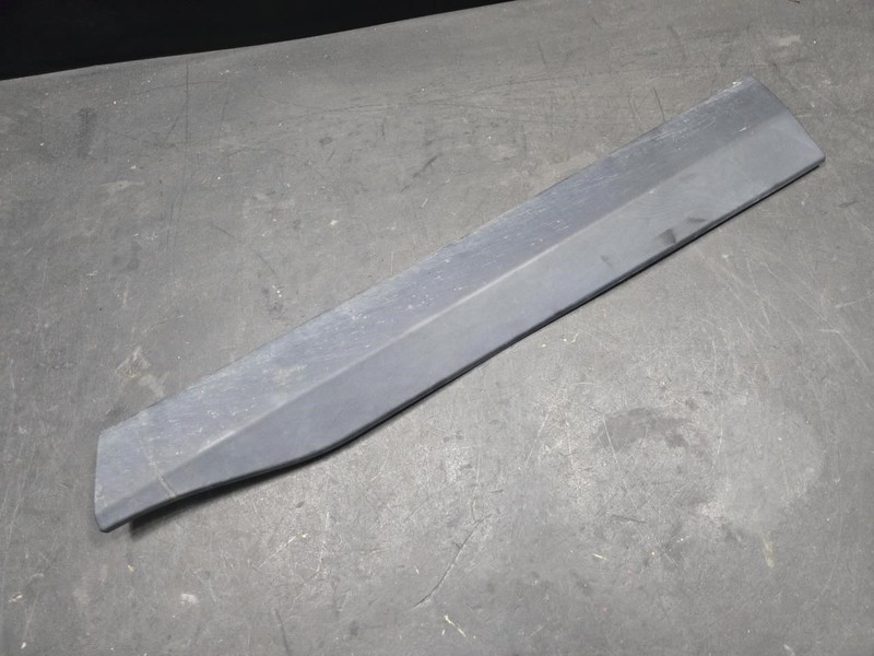 Front Right Door Lower Molding 2021 Toyota RAV4 75073-0R070 2019 2020 - 2025