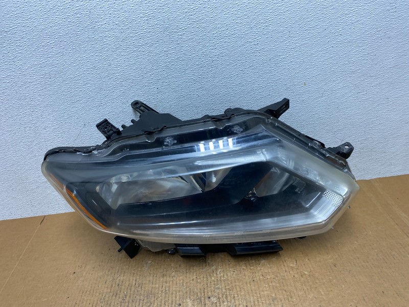 2014 2015 2016 Nissan Rogue Right Passenger RH Halogen Headlight AE1627 DW
