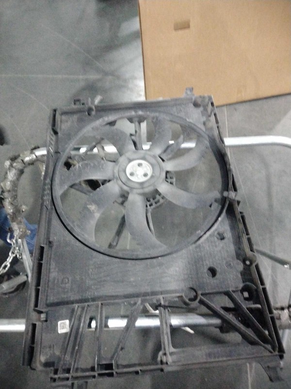 2021 Toyota Camry Engine Cooling Fan Motor OEM Grey 2.5L - Broken Mounts