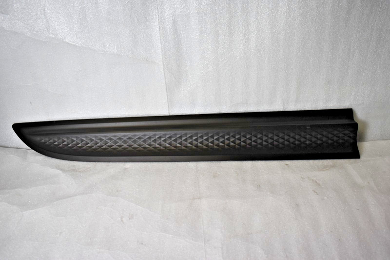 2017-2020 PORSCHE MACAN FRONT RIGHT PASSENGER SIDE DOOR MOLDING TRIM