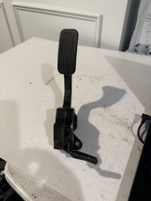 11-13 LEXUS CT200H GAS PEDAL ACCELERATOR OEM