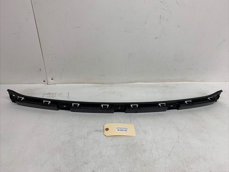 12-19 TESLA MS REAR BUMPER MOUNT BRACKET PLASTIC CENTER MAIN GUIDE TRIM 25142 U8