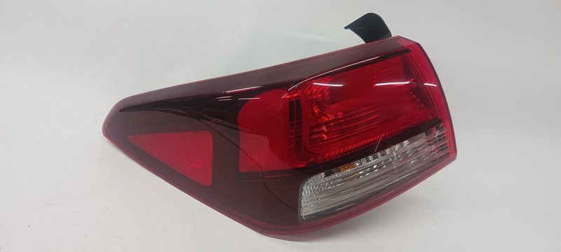 18-'23 KIA RIO Sedan Left driver outer Taillight incandescent OEM Grade A!