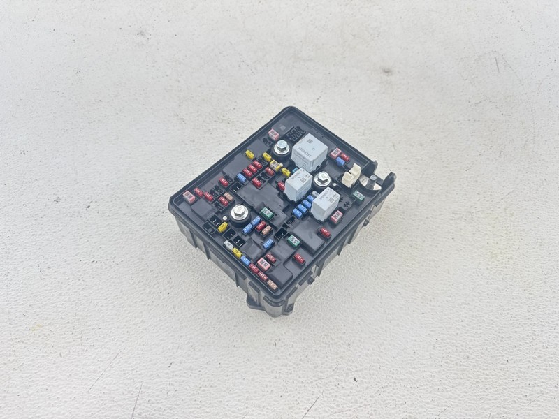 2024-2025 CHEVROLET TRAX 1.2L L3 ENGINE COMPARTMENT FUSE RELAY BOX BLOCK OEM