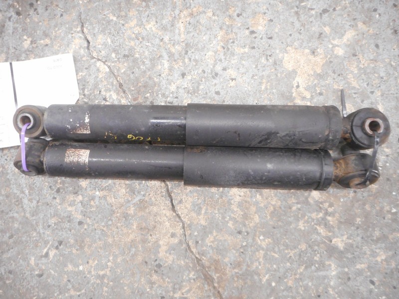 11 Kia Soul Rear Driver Left Passenger Right Shock Absorber Pair OEM