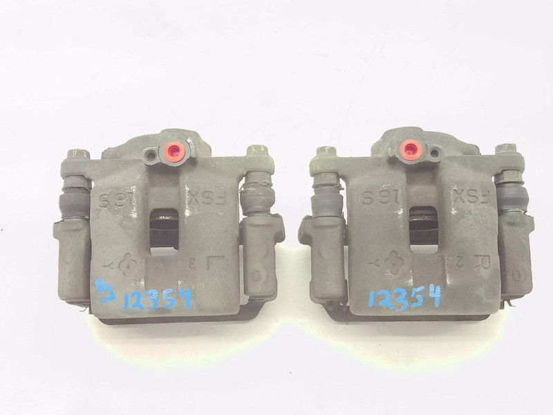 01-05 Mazda Mx-5 Miata NB Pair of Left and Right Front Calipers