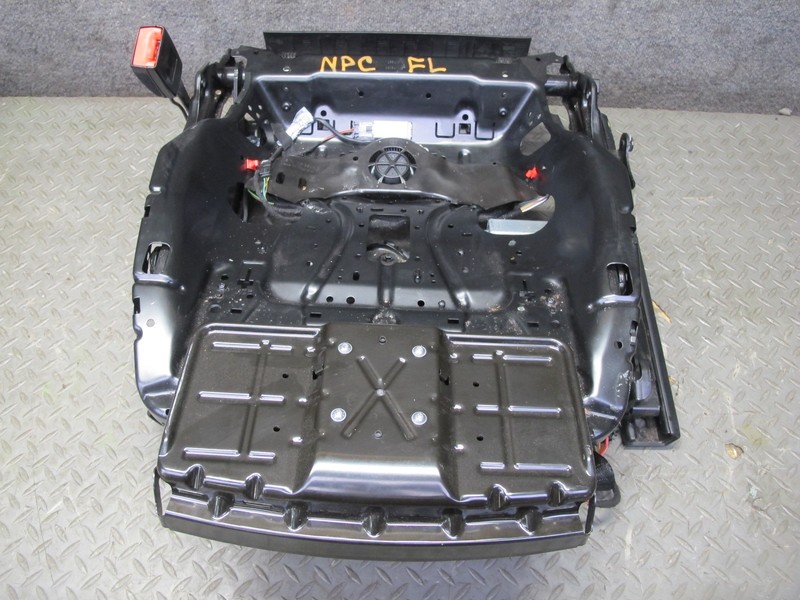 11-18 PORSCHE CAYENNE 958 FRONT LEFT SIDE LOWER SEAT RAIL FRAME TRACK W/ MOTOR