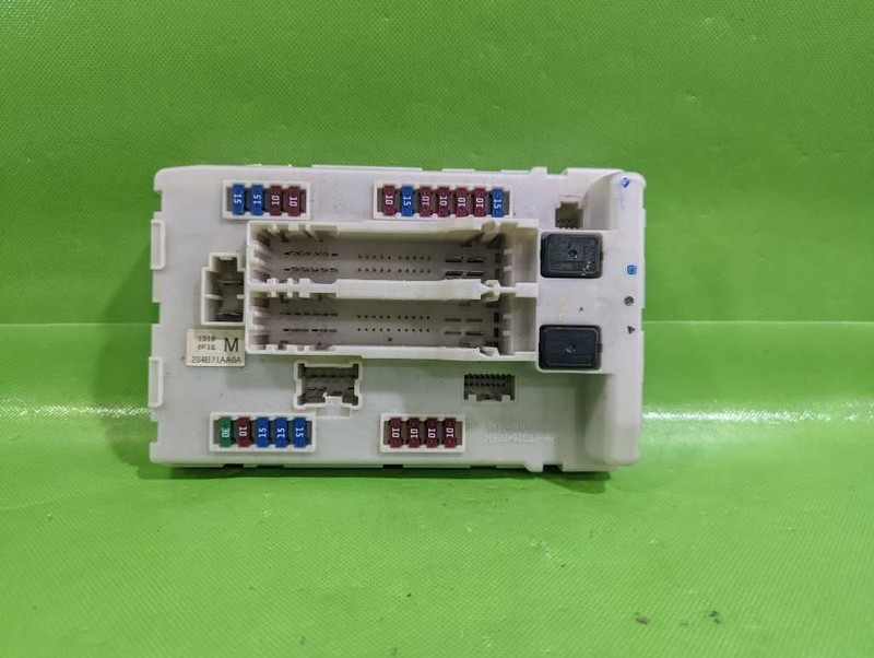 09-14 MAXIMA ENGINE FUSE RELAY BOX OEM 4561-10