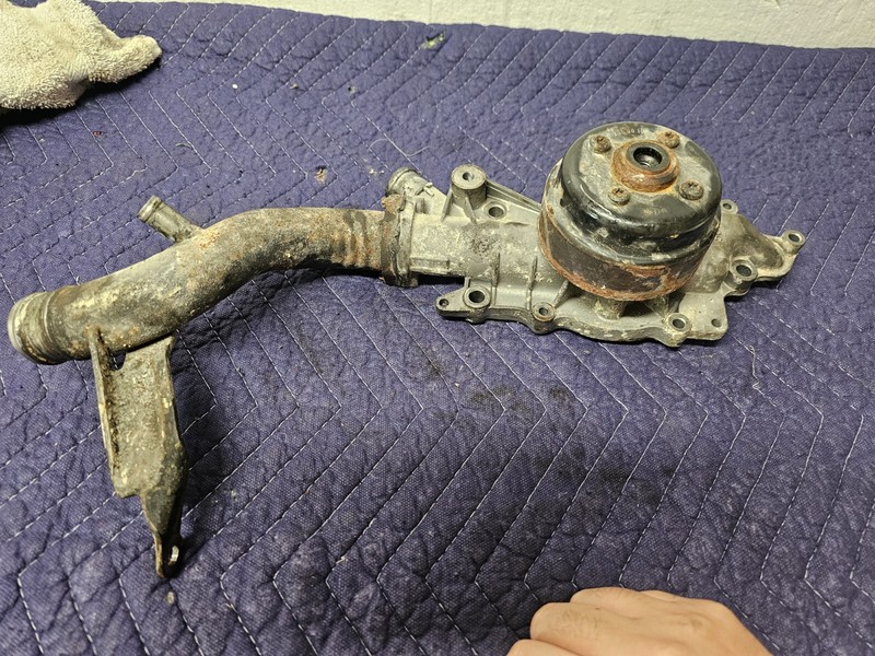Water Coolant Pump From 2006 Dodge Sprinter 25002.7