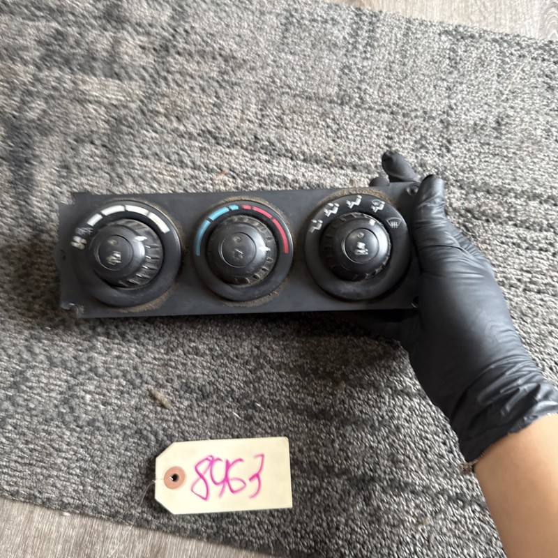 Kenworth AC Heater Climate Control (Sleeper Cab) - P/N: F21-1013-11-000