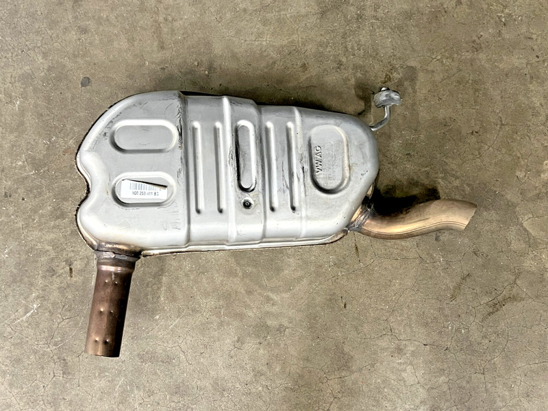 ⭐2017-2020 AUDI A3 S3 2.0L FWD REAR CENTER EXHAUST MUFFLER RESONATOR OEM LOT2535
