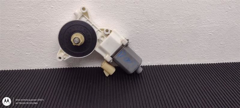 07-14 Chevrolet Tahoe Rear Right Passenger Door Power Window Motor OEM 15844877