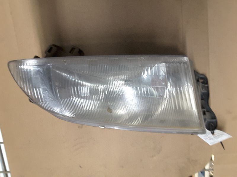 98 99 MAZDA 626 R. HEADLIGHT 61060