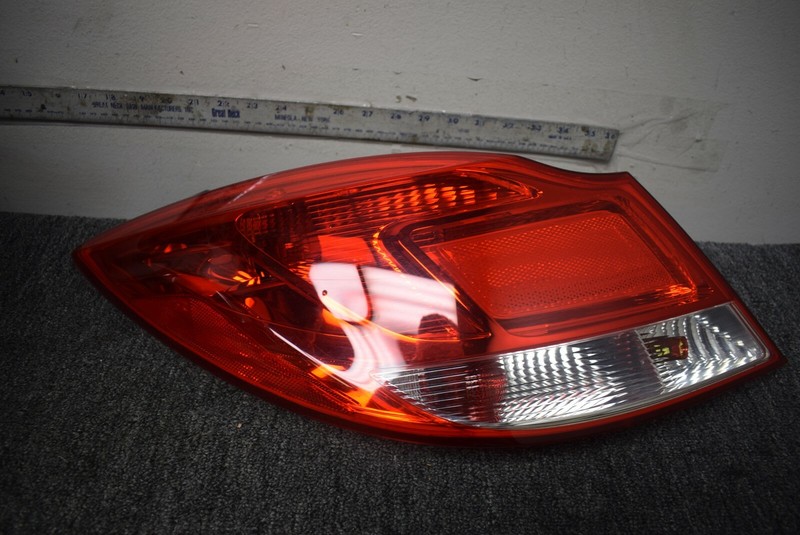 2011-2013 BUICK REGAL LEFT SIDE TAIL LIGHT FACTORY OEM