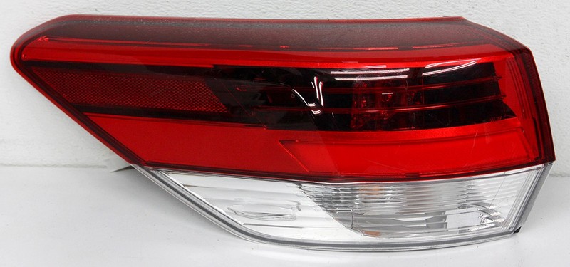 OEM Left Driver Side LED Tail Lamp For 2019 Toyota Highlander SE 81560-0E250
