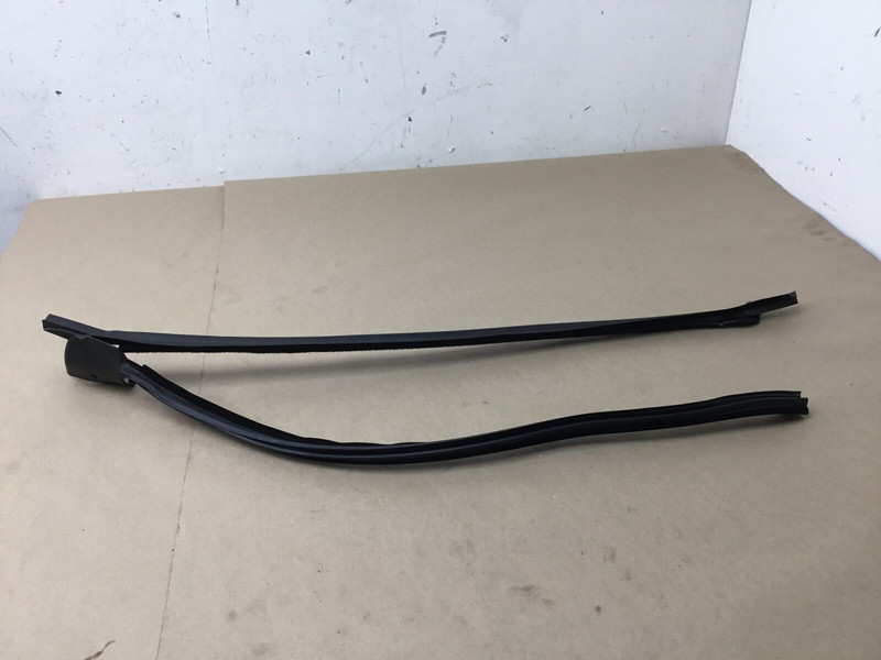 Lotus Evora S 2014 Left Driver Door Window Weatherstrip Seal Rubber 10-14 ;:Y