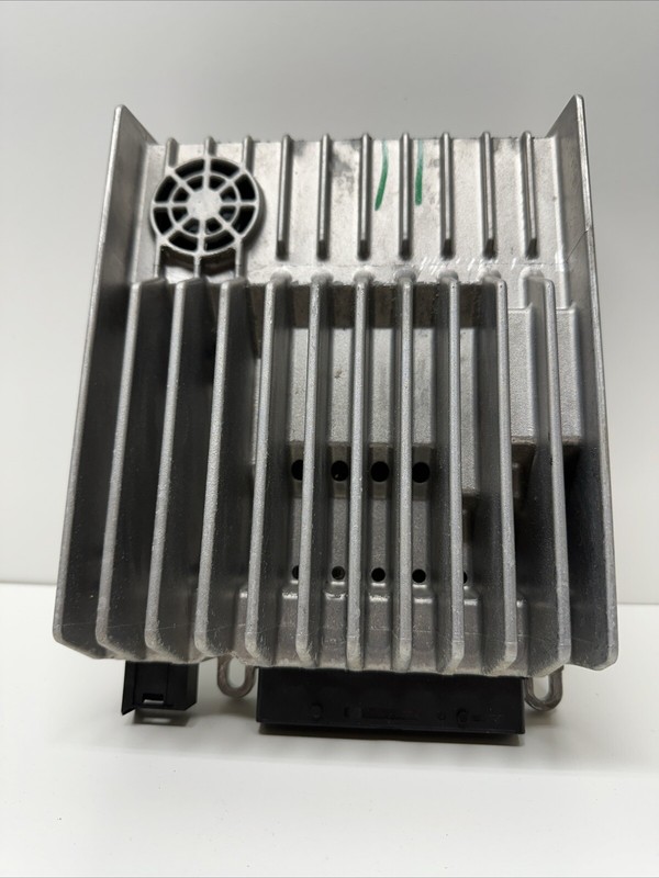2049007806 | 2008 - 2017 MERCEDES E350 C250 C300 HARMAN KARDON BECKERAMPLIFIER