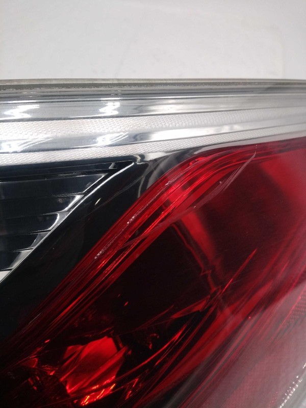 Used Right Tail Light Assembly fits: 2010 Mazda CX-9 quarter panel mounted Right