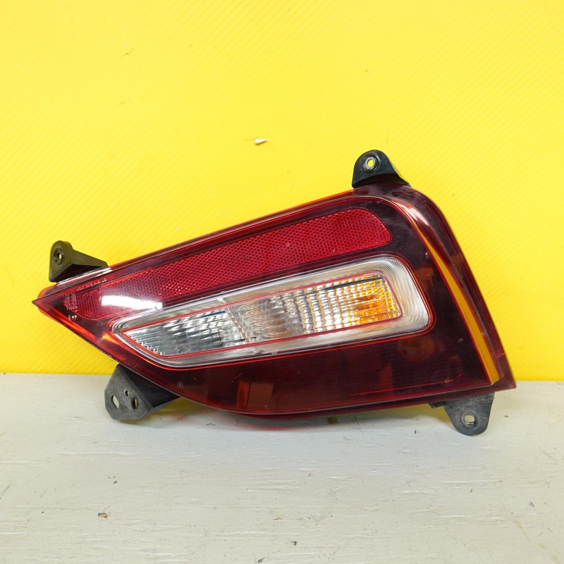 2019-2020 HYUNDAI SANTA FE TAIL LIGHT LAMP BUMPER MOUNTED RIGHT OEM 92406S1100