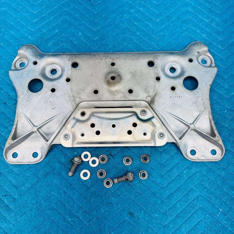 2011–2013 Infiniti M56 Front Suspension Crossmember OEM 127K