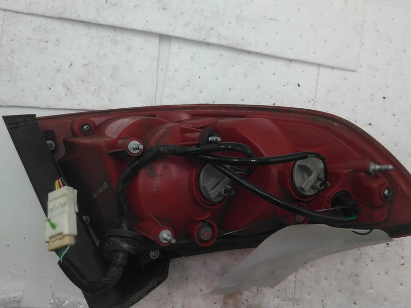 2009 Hyundai Santa Fe Right Tail Light Assembly Blue OEM 420670 Used