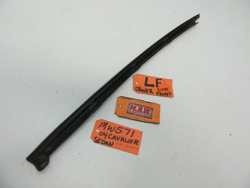 LEFT FRONT WINDSHIELD A POST PILLAR TRIM HOLDS RUBBER SEAL TRACK SEDAN L LF LH