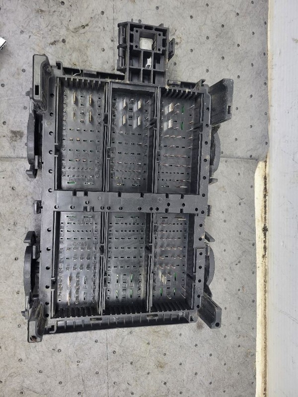 Fuse Junction Box Engine Fits 15-20 ESCALADE 1721879