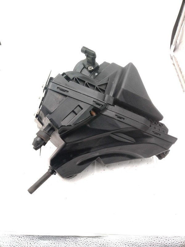 2011 Audi A4 Air Cleaner Assembly OEM Black 2.0L 98K Miles 8R0133837S