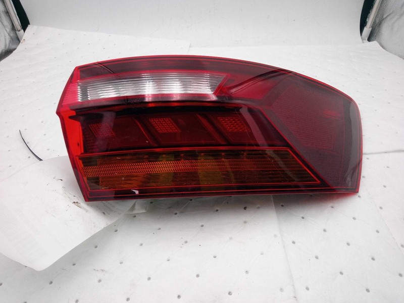 Used Right Tail Light Assembly fits: 2019 Volkswagen Jetta gli lid mounted Right
