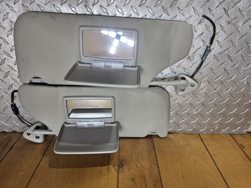 05 06 07 (illuminated) Rh Lh Chrysler 300 Set Sun Visors Oem