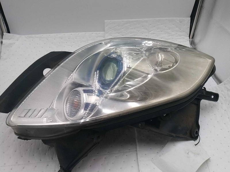 2010 BUICK ENCLAVE Right Headlight Assembly Black OEM 208244 122K Miles