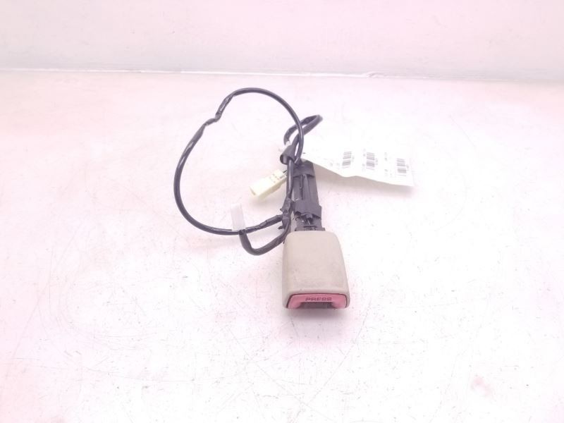 04-05 TOYOTA PRIUS PASSENGER SIDE FRONT SEAT BELT BUCKLE ASSEMBLY