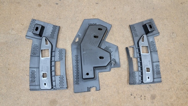 2020 2021 Lincoln Corsair Front Bumper Reflector Marker Brackets Cover Set OEM