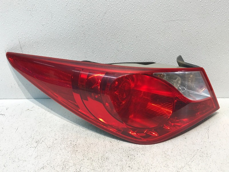 11-14 HYUNDAI SONATA REAR LEFT DRIVER SIDE OUTER TAIL LIGHT BRAKE LAMP OEM