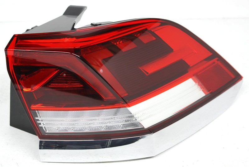 OEM Outer Right Side LED Tail Lamp For Volkswagen Atlas Cross Sport Trim Crack