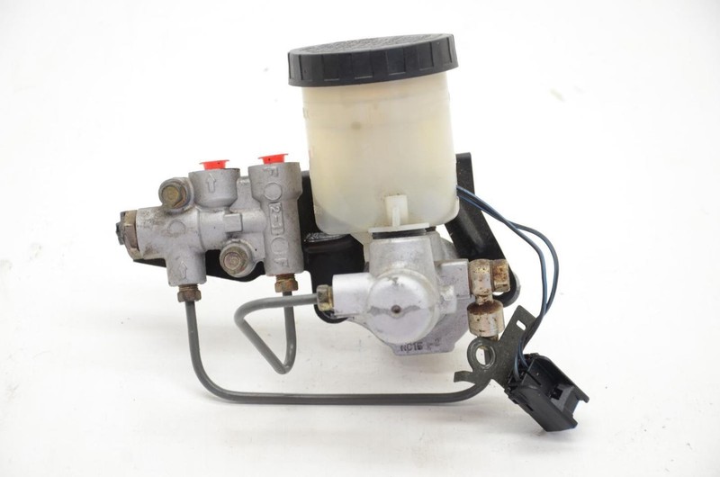 99-00 Mazda Mx-5 Miata NB 1.8L Brake Master Cylinder