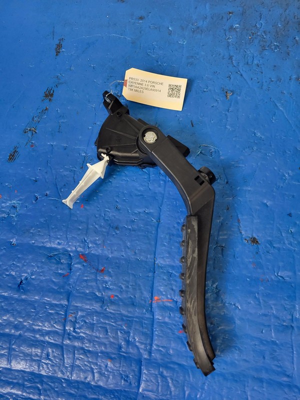 Used Oem Porsche Gas Accelerator Pedal 7L0723507D for Cayenne 2011-2018