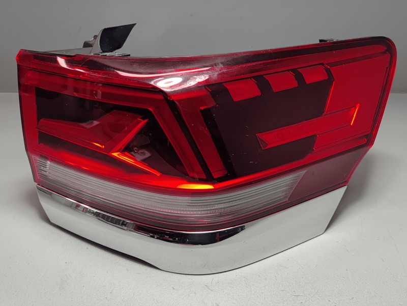 2021-2024 VOLKSWAGEN ATLAS REAR PASSENGER SIDE OUTER TAILLIGHT LED LAMP OEM