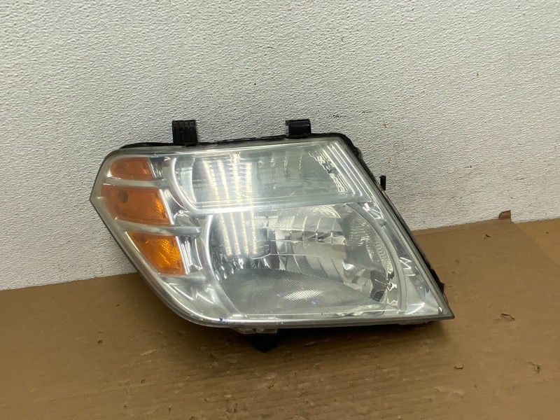 2008 to 2012 Nissan Pathfinder Halogen Headlight Right Passenger AD4259 DW